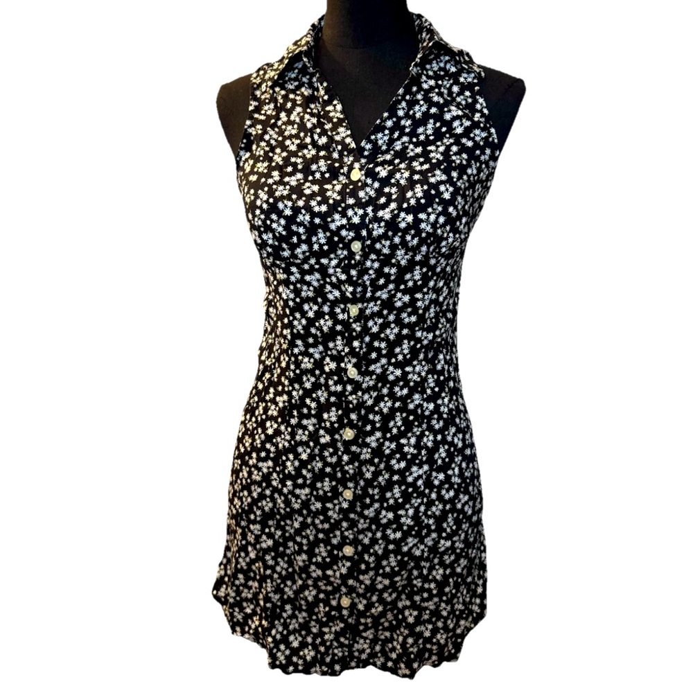 SOHO Black & White Floral Sleeveless Pleated Blouse, Size Small